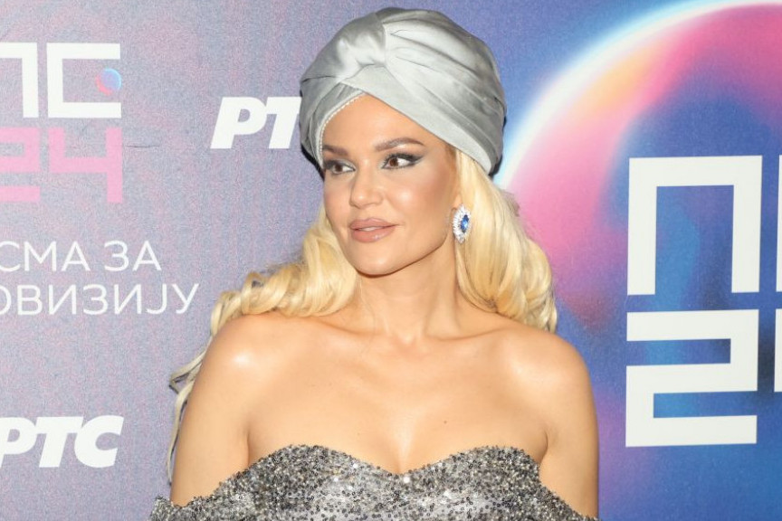 Šta joj se dogodilo s licem? Izgled Lene Kovačević na meti kritika, pevačica morala da se oglasi Šta joj se dogodilo s licem? Izgled Lene Kovačević na meti kritika, pevačica morala da se oglasi