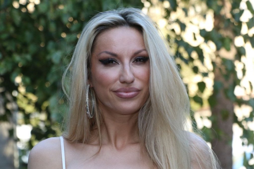 Rada Manojlović o novom dečku: Ovo je prava ljubav, ne dozvoljava mi ono što sam ranije radila Rada Manojlović o novom dečku: Ovo je prava ljubav, ne dozvoljava mi ono što sam ranije radila