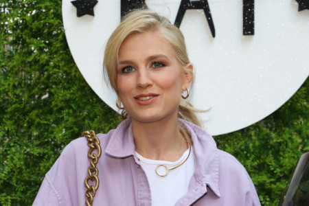 Ćerka Nevene Božović u neodoljivom outfitu: Suknjica od tila, a jakna je prava senzacija (FOTO) Ćerka Nevene Božović u neodoljivom outfitu: Suknjica od tila, a jakna je prava senzacija (FOTO)