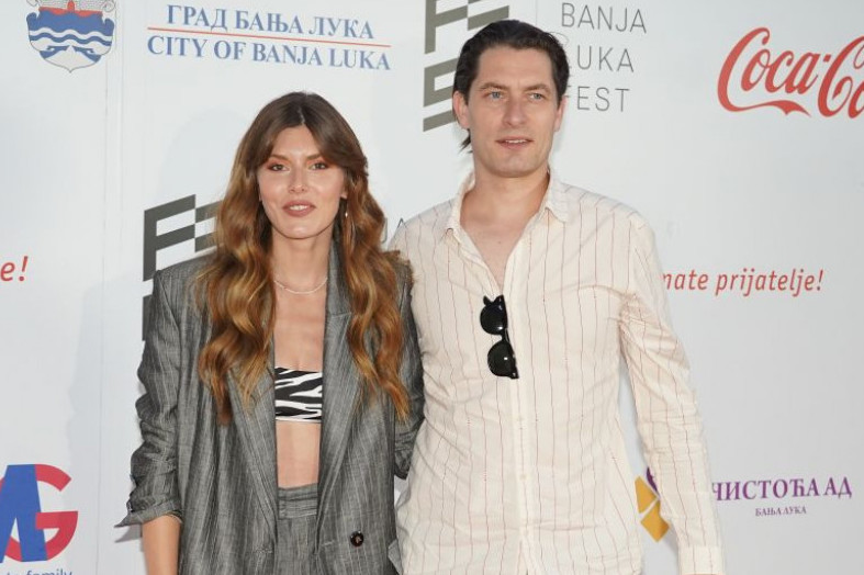 Niko srećniji od Staše i Lazara! Tamara Dragičević ponovo trudna Niko srećniji od Staše i Lazara! Tamara Dragičević ponovo trudna