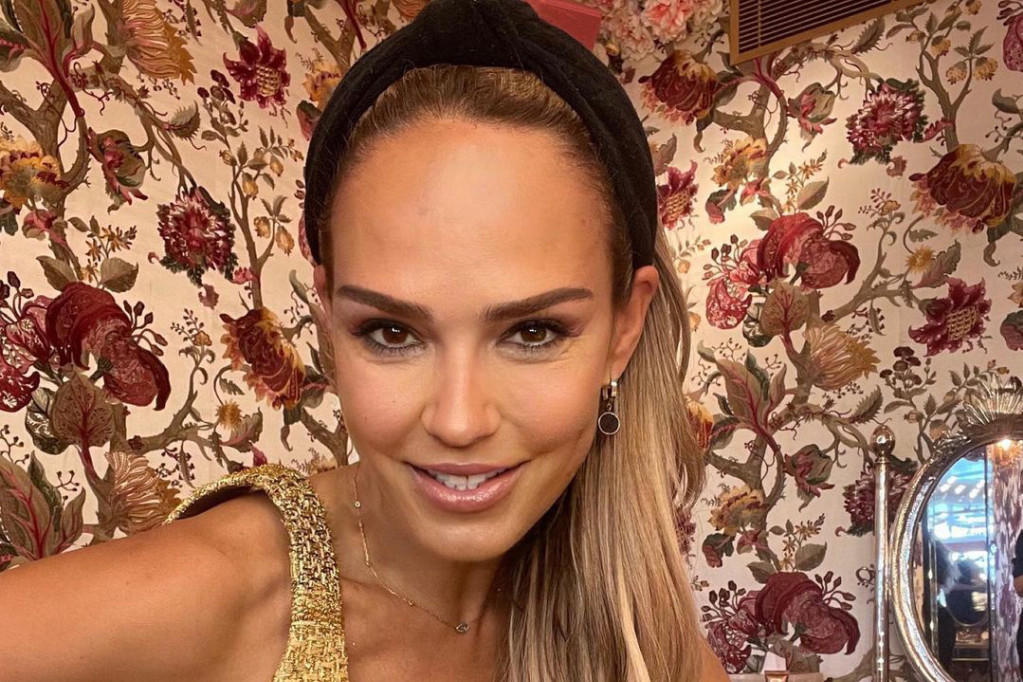 Zbog posebnog muškarca Marijana Mateus ne skida osmeh sa lica (FOTO) Zbog posebnog muškarca Marijana Mateus ne skida osmeh sa lica (FOTO)