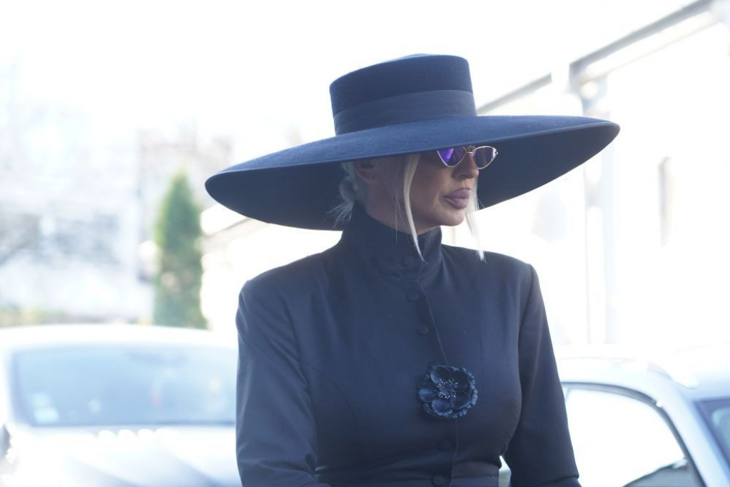 Jelena Karleuša ima dve bivše svekrve: Sa jednom se i danas viđa, o drugoj ne želi da priča Jelena Karleuša ima dve bivše svekrve: Sa jednom se i danas viđa, o drugoj ne želi da priča