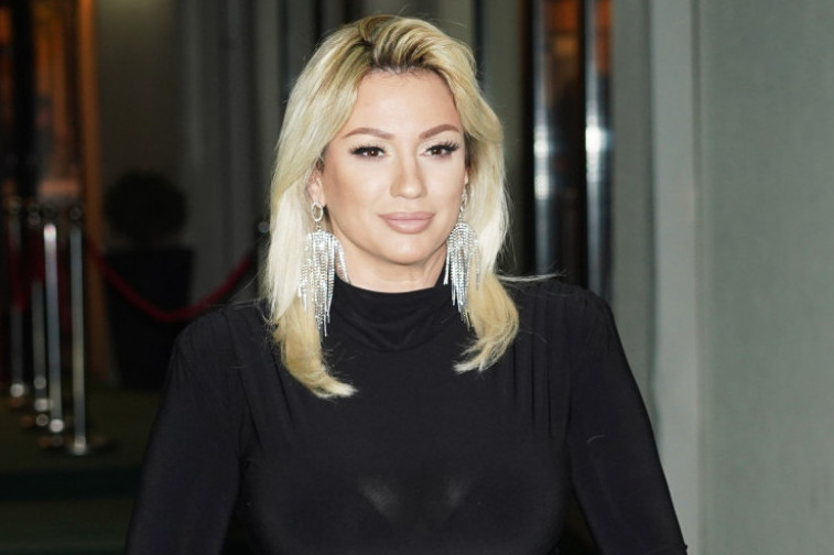 Crno, usko i potpuno providno: Ana Kokić šokirala stajlingom, da li joj ovo pristaje Crno, usko i potpuno providno: Ana Kokić šokirala stajlingom, da li joj ovo pristaje