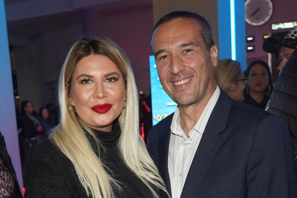 Mladen na Instagramu otkrio da je ljubav okončana nakon 7 godina, a Dea neće da ćuti Mladen na Instagramu otkrio da je ljubav okončana nakon 7 godina, a Dea neće da ćuti