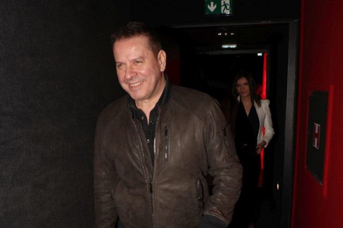 Posle dužeg vremena u javnosti! 15 godina mlađa supruga Vlade Georieva blista na crvenom tepihu Posle dužeg vremena u javnosti! 15 godina mlađa supruga Vlade Georieva blista na crvenom tepihu