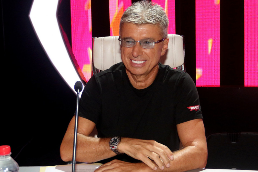Saša Popović uživo u Zvezdama Granda: Sale, legendo, odzvanja studiom Saša Popović uživo u Zvezdama Granda: Sale, legendo, odzvanja studiom