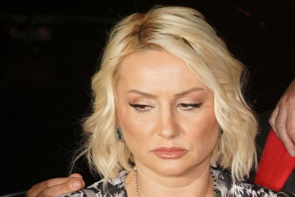 Brat mi je preminuo u snu: Goca Tržan se načisto slomila u emisiji (FOTO) Brat mi je preminuo u snu: Goca Tržan se načisto slomila u emisiji (FOTO)