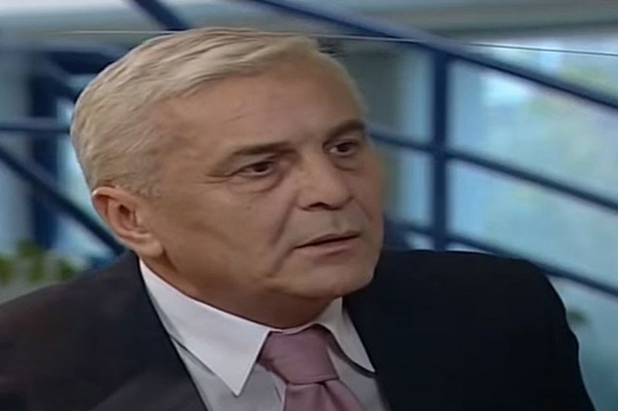 Drugi sin Danila Lazovića prvi put pred očima javnosti: Vuk je prezgodan, a tek suprugu da mu vidite (FOTO) Drugi sin Danila Lazovića prvi put pred očima javnosti: Vuk je prezgodan, a tek suprugu da mu vidite (FOTO)