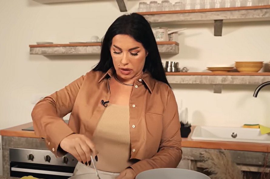 Ovakvu kuhinju još niste videli: Seka Aleksić renovirala kuhinju, zbog odabira boje naišla na osudu domaćica Ovakvu kuhinju još niste videli: Seka Aleksić renovirala kuhinju, zbog odabira boje naišla na osudu domaćica