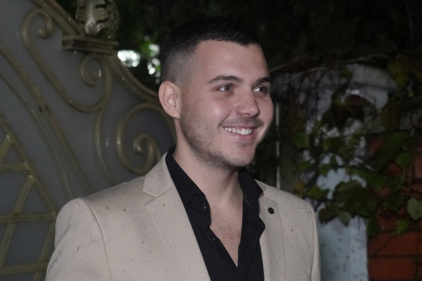 U trenutku je srce stalo: Devojka Viktora Živojinovića blistala na venčanju U trenutku je srce stalo: Devojka Viktora Živojinovića blistala na venčanju