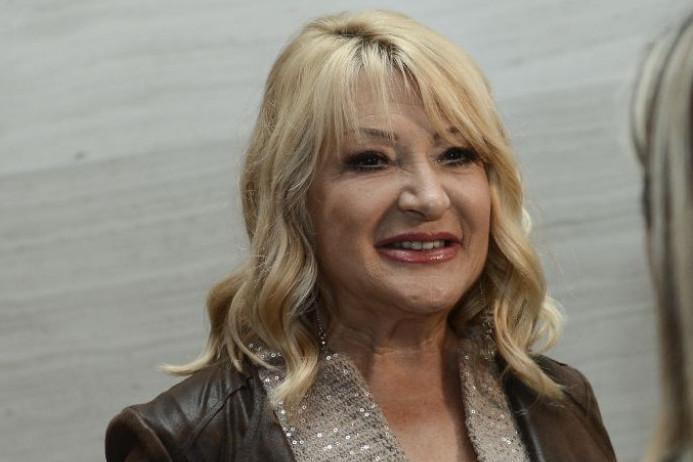 Danas u vili sa kaminom, a nekad u teškom siromaštvu: Iz zidova rodne kuće Goce Lazarević izviru bolne uspomene (FOTO) Danas u vili sa kaminom, a nekad u teškom siromaštvu: Iz zidova rodne kuće Goce Lazarević izviru bolne uspomene (FOTO)