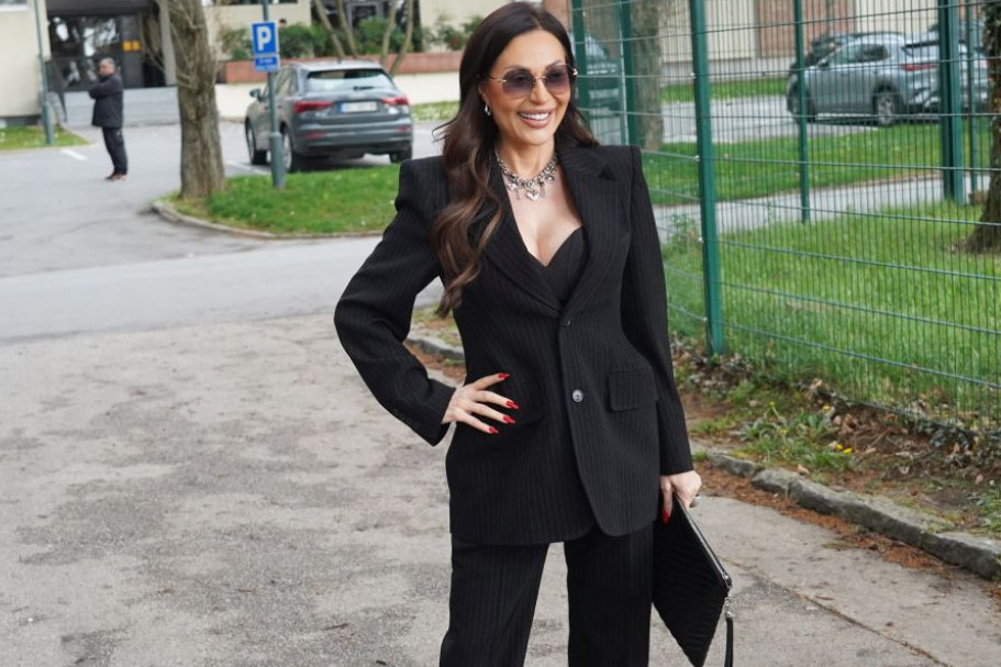U šestoj deceniji stručić devojčice: Ceca Ražnatović ne drži dijetu, pridržava se samo jednog pravila i rapidno gubi kilograme U šestoj deceniji stručić devojčice: Ceca Ražnatović ne drži dijetu, pridržava se samo jednog pravila i rapidno gubi kilograme