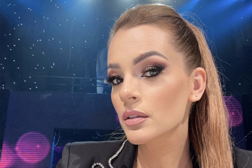 Jelena Kostov za Story otkriva kako je spasila kosu od peruti! Ovaj prirodni sastojak svi imamo u kući Jelena Kostov za Story otkriva kako je spasila kosu od peruti! Ovaj prirodni sastojak svi imamo u kući