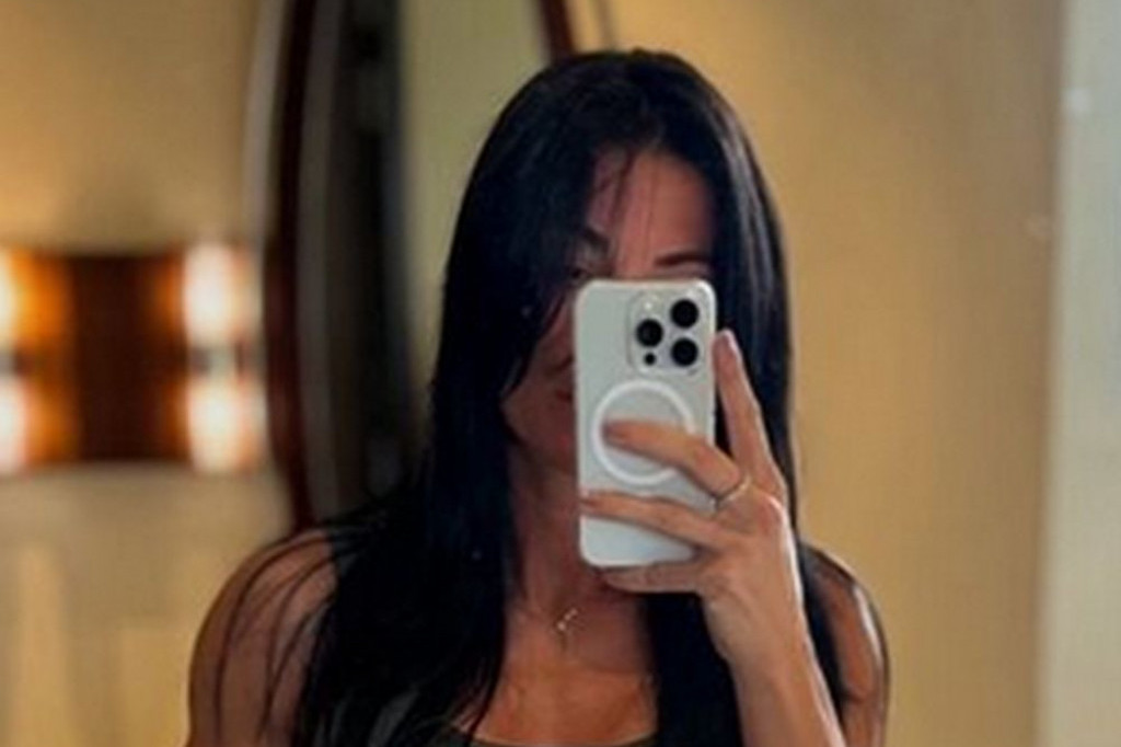 Ovako izgleda telo žene koja naporno vežba svakog dana: Ivana Španović pokazala mišiće, zlobnici joj ne daju mira (FOTO) Ovako izgleda telo žene koja naporno vežba svakog dana: Ivana Španović pokazala mišiće, zlobnici joj ne daju mira (FOTO)
