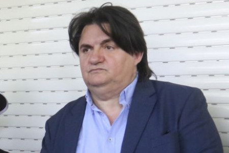 U Krnjači ornamenti i zlatna kuhinja, a u Grabovcu tuga: Pogledajte u kakvom je stanju Kemiševa rodna kuća FOTO