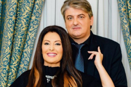 Godinu dana od vesti o razvodu usledio šok: Dragana Mirković i Toni Bijelić još uvek u braku, maj je za njih najvažniji mesec Godinu dana od vesti o razvodu usledio šok: Dragana Mirković i Toni Bijelić još uvek u braku, maj je za njih najvažniji mesec