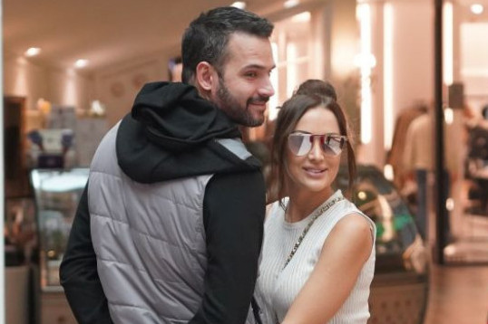 Da li znate koju je hrvatsku zvezdu Filip Živojinović voleo pre Aleksandre? Kao barbika je, a nimalo slična Priji (FOTO) Da li znate koju je hrvatsku zvezdu Filip Živojinović voleo pre Aleksandre? Kao barbika je, a nimalo slična Priji (FOTO)