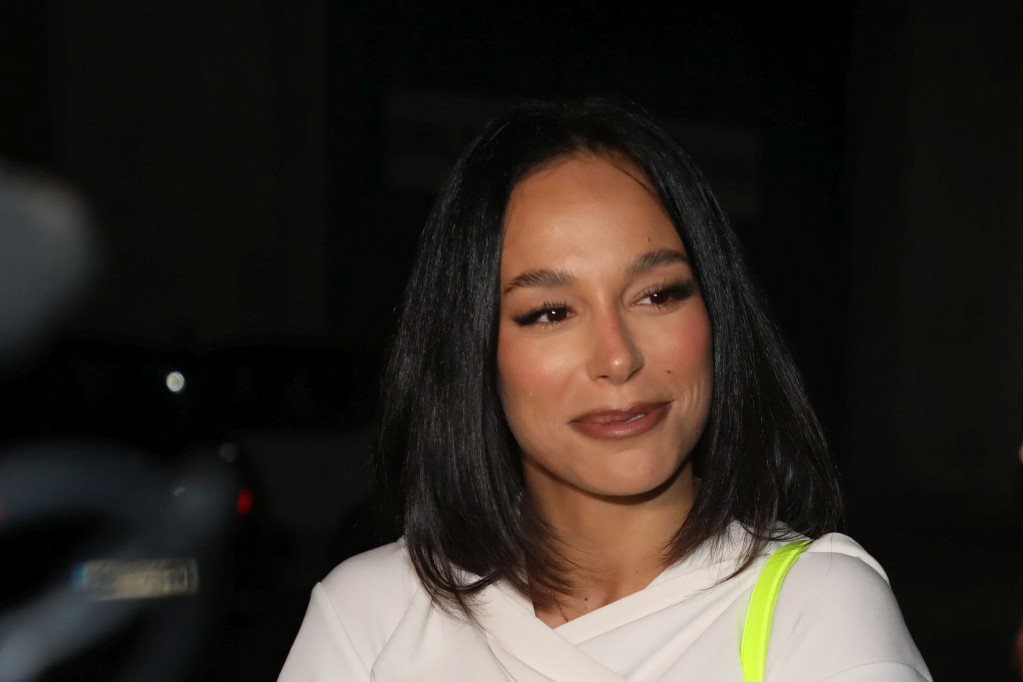 Edita Aradinović pokazala oca! Da li je i vama isti Dino Merlin? (FOTO) Edita Aradinović pokazala oca! Da li je i vama isti Dino Merlin? (FOTO)