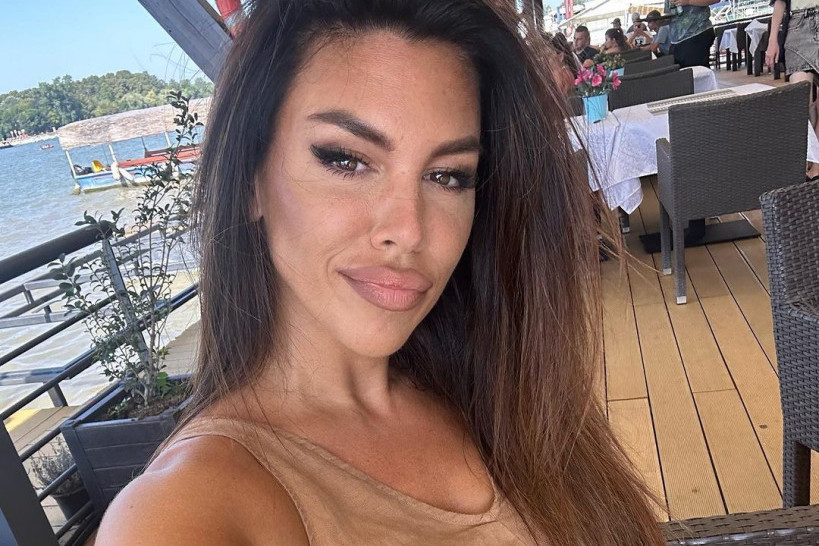 Čestitamo! Verila se Kaja Ostojić, pa prvi put pokazala budućeg muža (FOTO) Čestitamo! Verila se Kaja Ostojić, pa prvi put pokazala budućeg muža (FOTO)