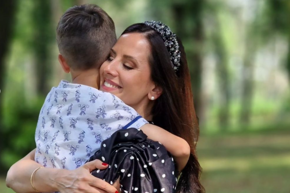 Najoriginalnija koja ste do sada videli: Kako je Tamara Vučić ofarbala uskršnja jaja, u svemu pomogao i sin Vukan Najoriginalnija koja ste do sada videli: Kako je Tamara Vučić ofarbala uskršnja jaja, u svemu pomogao i sin Vukan