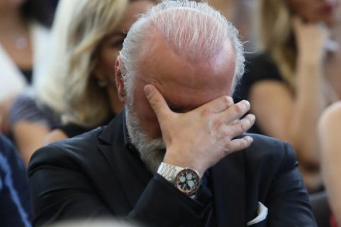 Dinu Merlinu se slošilo, samo je pao! Hitna ga odmah odvezla (FOTO) Dinu Merlinu se slošilo, samo je pao! Hitna ga odmah odvezla (FOTO)