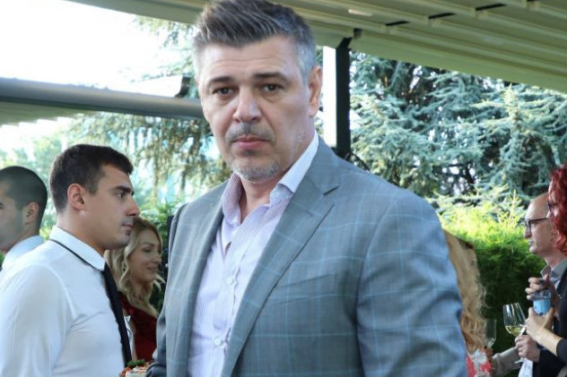 Jedina fotografija fatalne Vesne sa svadbe sina prvenca: Ovako danas izgleda bivša žena Save Miloševića Jedina fotografija fatalne Vesne sa svadbe sina prvenca: Ovako danas izgleda bivša žena Save Miloševića