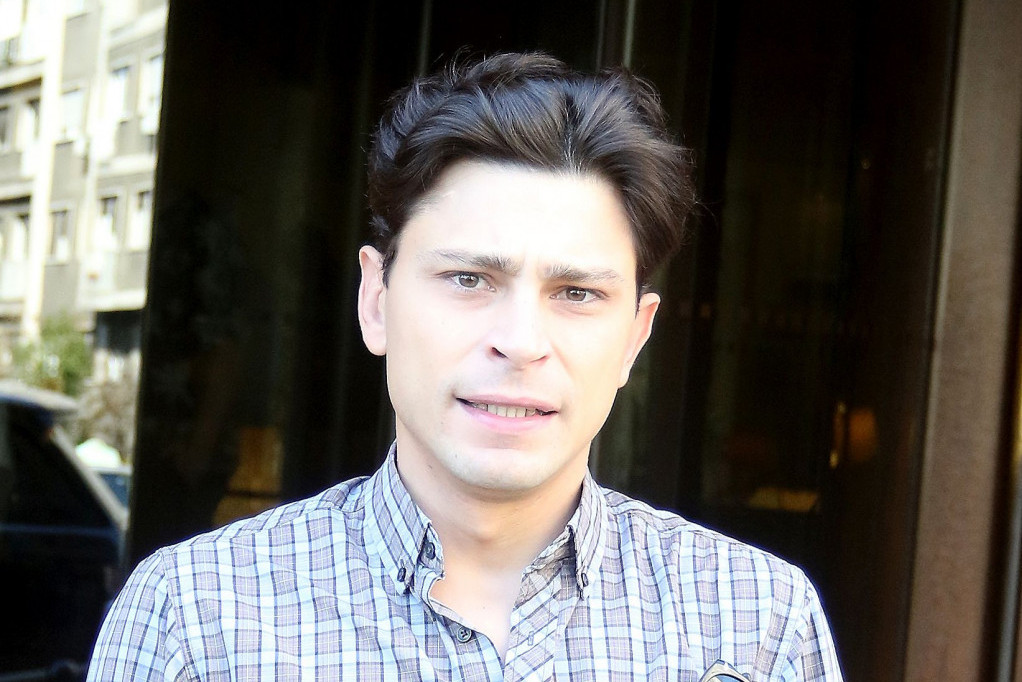 Marko Janketić se zaplakao usred emisije! Bol je neizdrživa: Pet godina sanjam isti san (FOTO) Marko Janketić se zaplakao usred emisije! Bol je neizdrživa: Pet godina sanjam isti san (FOTO)