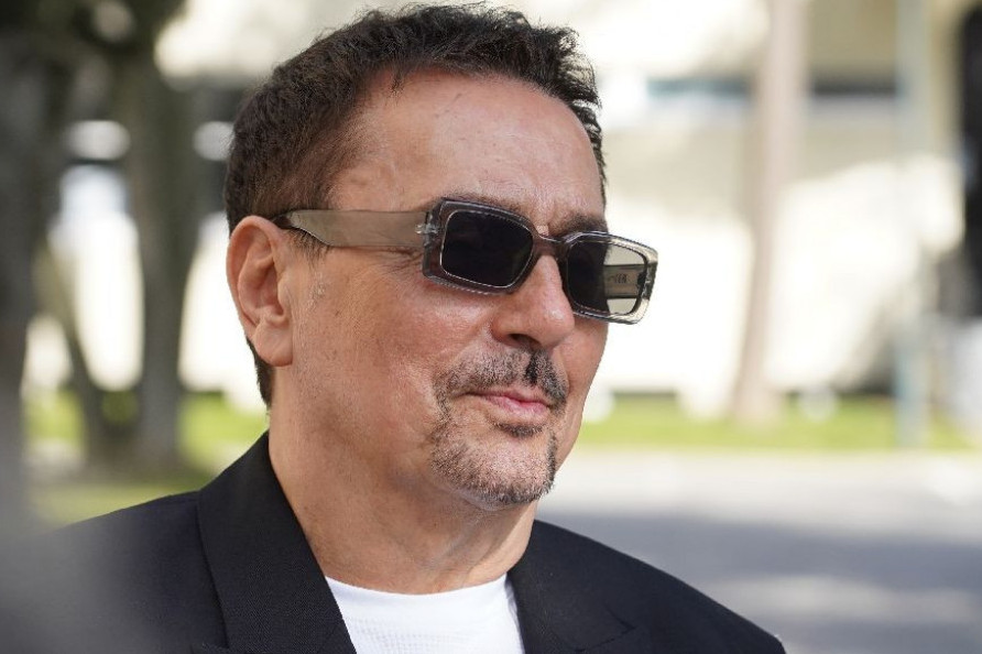 Lepa, plava i uspešna spisateljica: Ovako danas izgleda vanbračna ćerka Dragana Kojića Kebe, koju sestra i brat ne priznaju (FOTO) Lepa, plava i uspešna spisateljica: Ovako danas izgleda vanbračna ćerka Dragana Kojića Kebe, koju sestra i brat ne priznaju (FOTO)