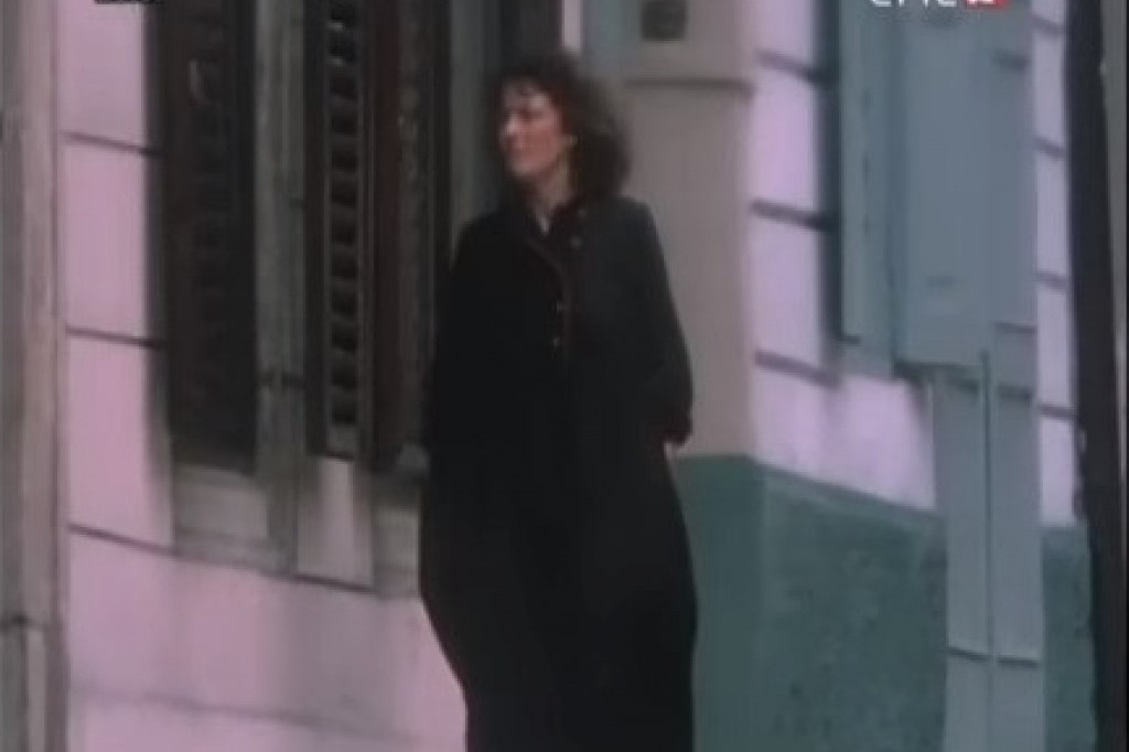 Dok je išla na sahranu sestre, druga joj je umrla pred očima! Život poznate pevačice obeležile velike tragedije (FOTO) Dok je išla na sahranu sestre, druga joj je umrla pred očima! Život poznate pevačice obeležile velike tragedije (FOTO)