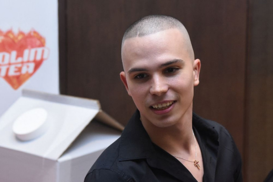 Ova zanosna plavuša ima 50 godina i dva odrasla sina: Vojaževa majka je lepotica o kojoj javnost ne prestaje da priča (FOTO) Ova zanosna plavuša ima 50 godina i dva odrasla sina: Vojaževa majka je lepotica o kojoj javnost ne prestaje da priča (FOTO)