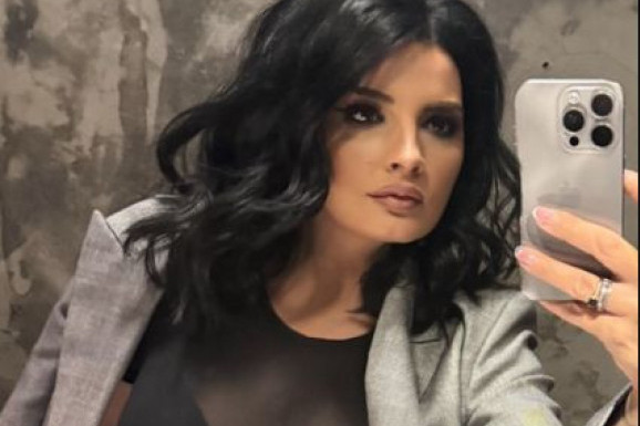 Zamenila Igora mlađim: Milena Popović blista u zagrljaju drugog muškarca (FOTO) Zamenila Igora mlađim: Milena Popović blista u zagrljaju drugog muškarca (FOTO)
