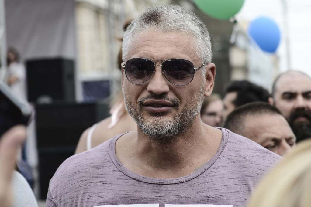Porodica Čedomira Jovanovića uzdrmana: Jelena i ja smo dokaz da je život moguć bez srca (FOTO) Porodica Čedomira Jovanovića uzdrmana: Jelena i ja smo dokaz da je život moguć bez srca (FOTO)