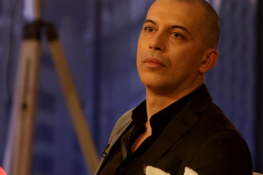 Pripisivali su mu preljube i afere, a on ljubi boginju: Ova zanosna crnka je Topalkova supruga (FOTO) Pripisivali su mu preljube i afere, a on ljubi boginju: Ova zanosna crnka je Topalkova supruga (FOTO)