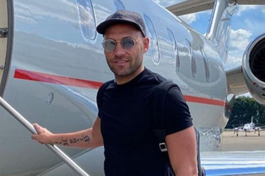 Uprkos svemu nije mu okrenula leđa: Sa njom je Duško Tošić uhvaćen u avionu (FOTO) Uprkos svemu nije mu okrenula leđa: Sa njom je Duško Tošić uhvaćen u avionu (FOTO)