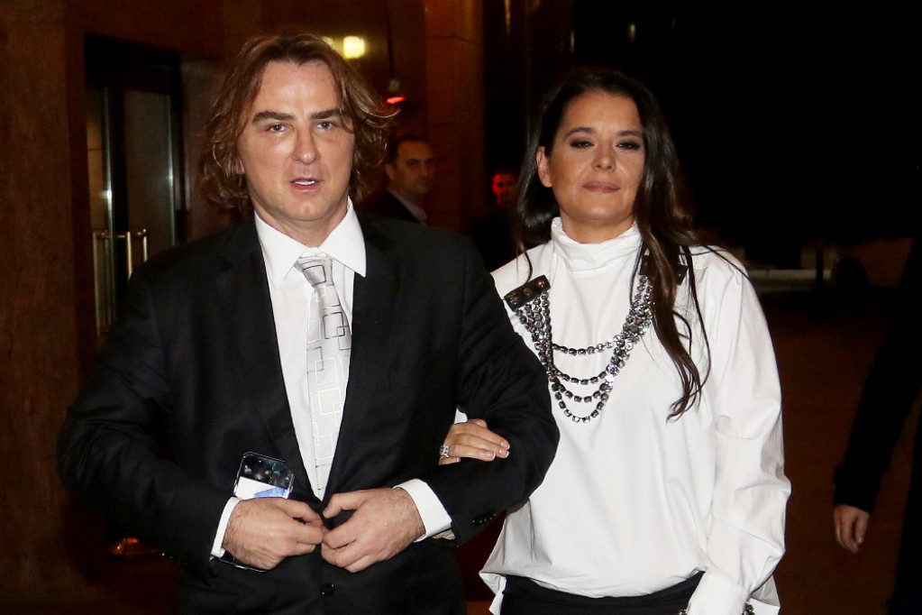 Za taštu Željka Mitrovića samo najbolje! Porodica napravila veliko iznenađenje Miličinoj mami (VIDEO) Za taštu Željka Mitrovića samo najbolje! Porodica napravila veliko iznenađenje Miličinoj mami (VIDEO)