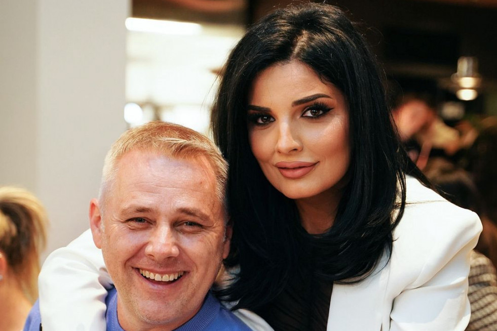 Milena Popović i Igor Jurić dočekali Božić uz vatromet: Sa njihovog prozora neverovatan prizor (FOTO) Milena Popović i Igor Jurić dočekali Božić uz vatromet: Sa njihovog prozora neverovatan prizor (FOTO)