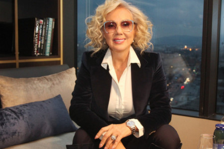 Trik sa kaišem koji instant sužava obim struka: Lepa Brena ga praktikuje i super joj stoji Trik sa kaišem koji instant sužava obim struka: Lepa Brena ga praktikuje i super joj stoji