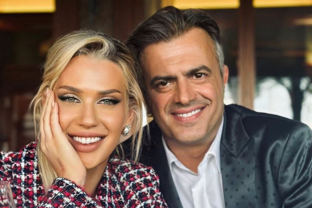 Da li Sergej ovo zna? Gospođa Trifunović ljubila je dečka ove estradne pevačice Da li Sergej ovo zna? Gospođa Trifunović ljubila je dečka ove estradne pevačice