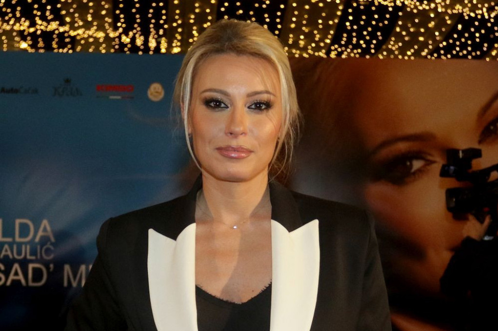 Bez šminke i filtera: Dajana Paunović pokazala svoje pravo lice, svi u čudu gledaju Bez šminke i filtera: Dajana Paunović pokazala svoje pravo lice, svi u čudu gledaju