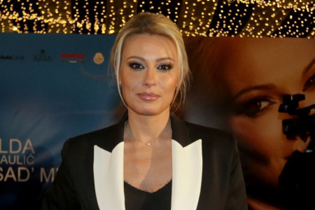 Dajana Paunović oko ruke nosi tašnicu u vrednosti tri srpske plate: Jedva telefon stane u nju Dajana Paunović oko ruke nosi tašnicu u vrednosti tri srpske plate: Jedva telefon stane u nju