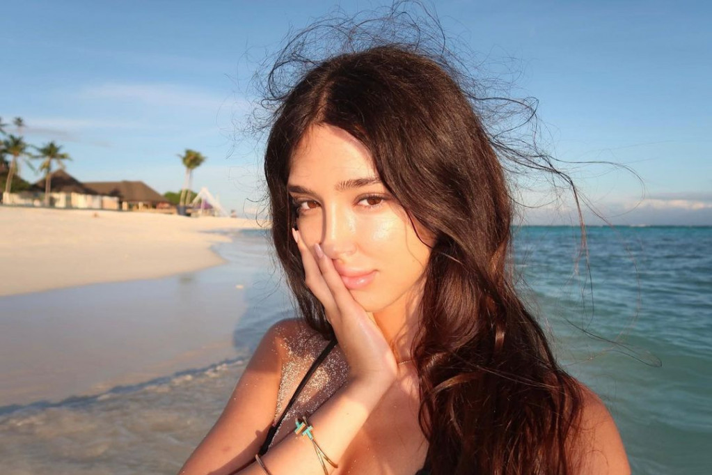 Ćerka Meline i Harisa Džinovića objavila tužnu vest: Zbogom zauvek Ćerka Meline i Harisa Džinovića objavila tužnu vest: Zbogom zauvek