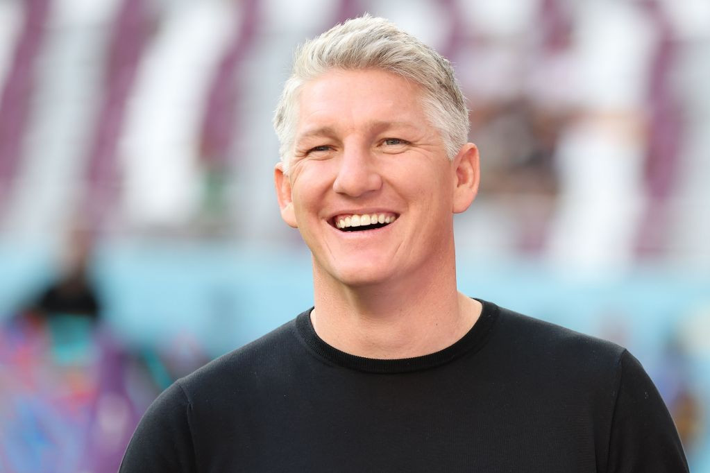 Zanosna lepotica: Ko je žena koja se ne odvaja od Bastijana Švajnštajgera? Zanosna lepotica: Ko je žena koja se ne odvaja od Bastijana Švajnštajgera?