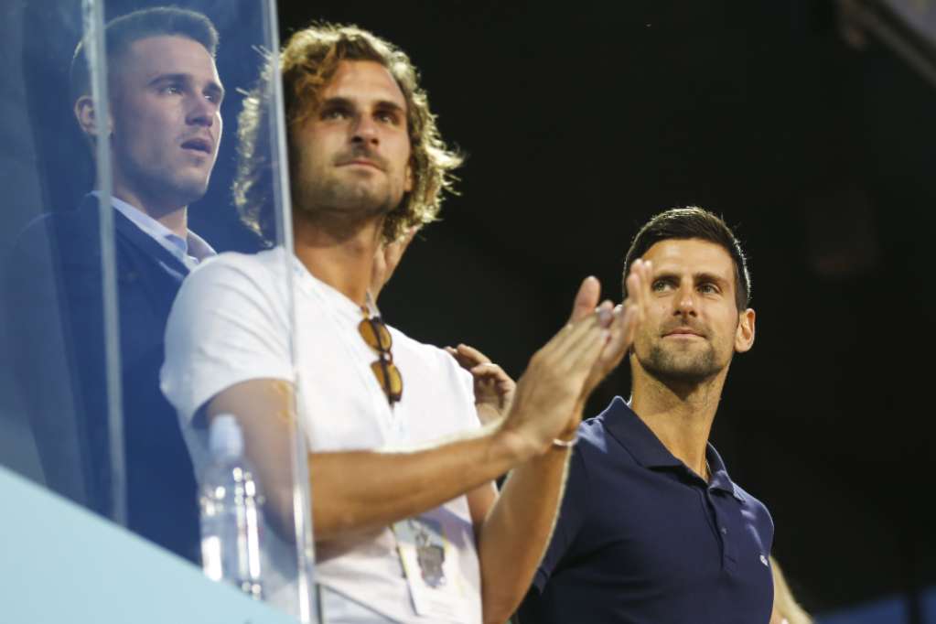 Zbog bolesti napustio Srbiju, a sada se vratio, i to ne sam! Marko Đoković uslikan kako napušta roditeljski dom, Dijana neutešna Zbog bolesti napustio Srbiju, a sada se vratio, i to ne sam! Marko Đoković uslikan kako napušta roditeljski dom, Dijana neutešna