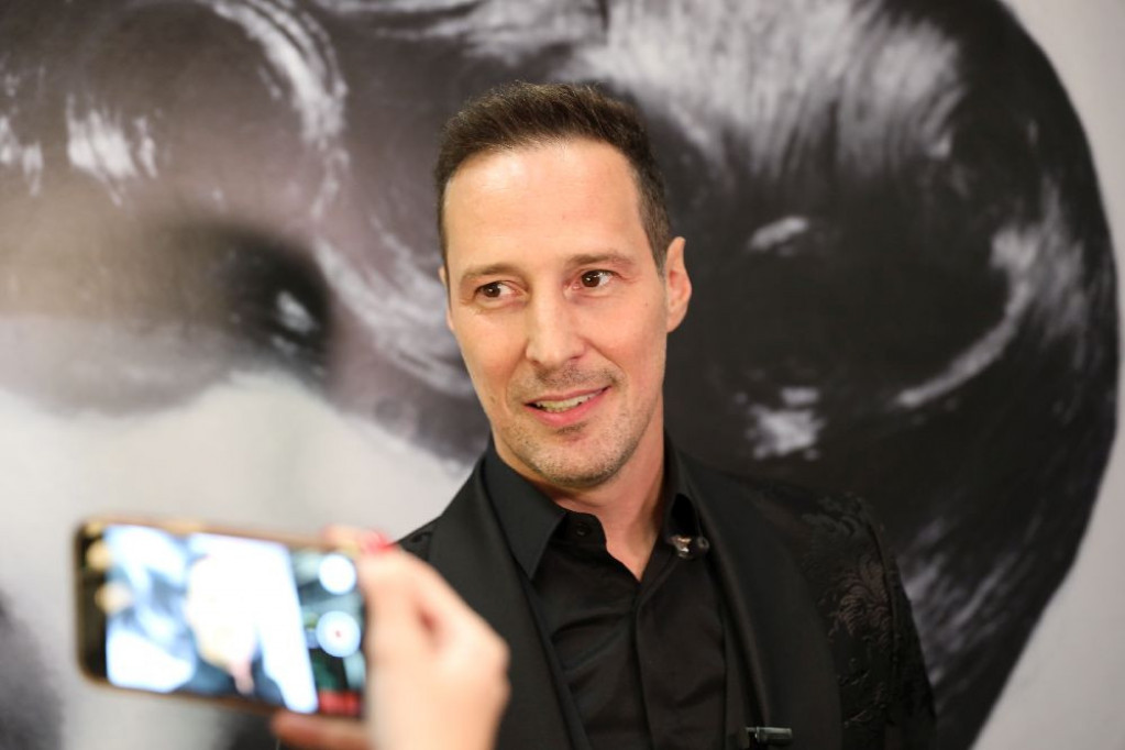 Pričalo se da ima aferu sa Duškom Tošićem:  Žena Peđe Jovanovića posle duže vremena u javnosti, iznenadila izgledom (FOTO) Pričalo se da ima aferu sa Duškom Tošićem:  Žena Peđe Jovanovića posle duže vremena u javnosti, iznenadila izgledom (FOTO)