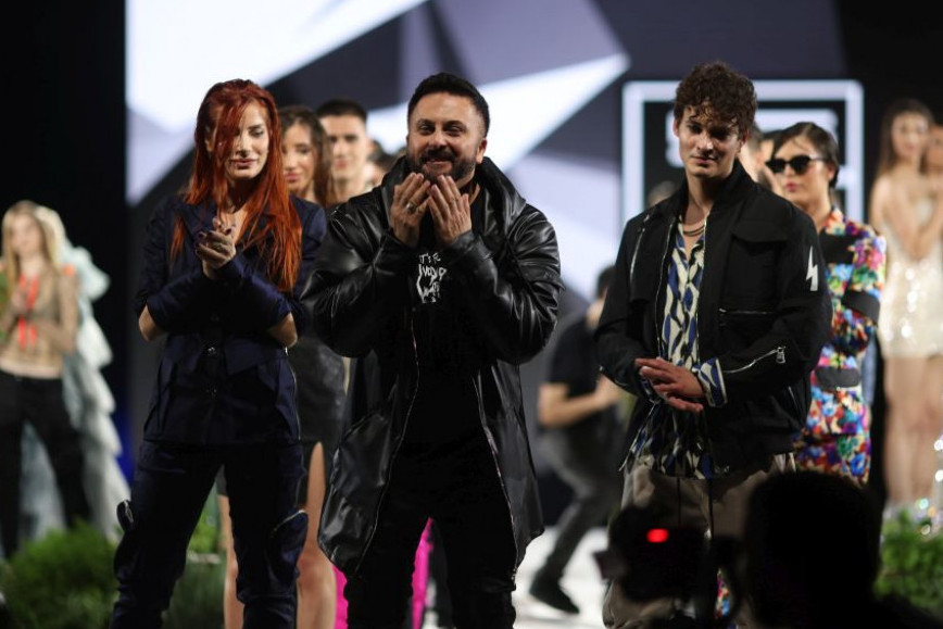 Bata proslavio jubilej u velikom stilu: U publici prva dama, pevači, glumci... (FOTO) Bata proslavio jubilej u velikom stilu: U publici prva dama, pevači, glumci... (FOTO)