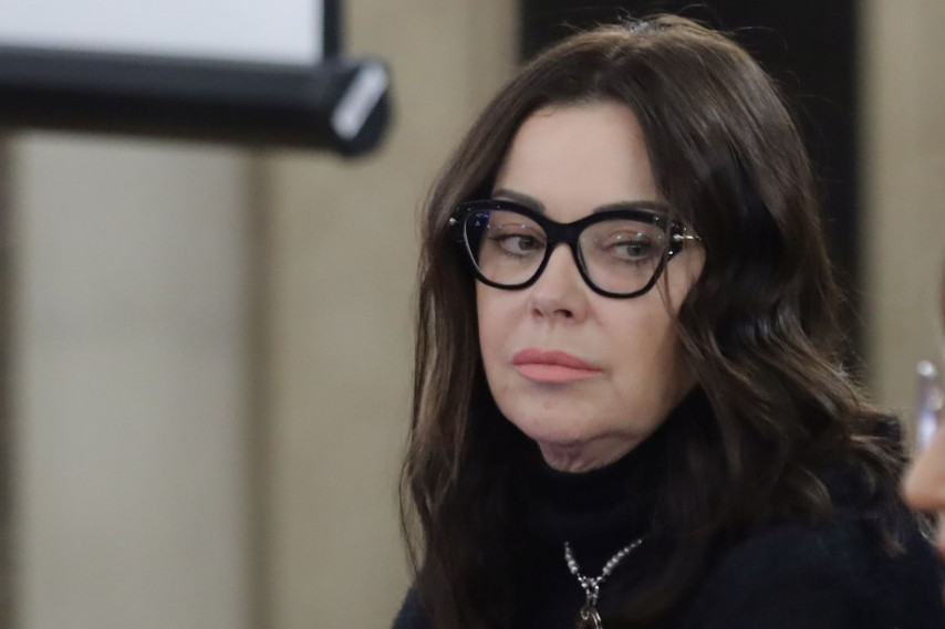 Bez podrške njihovog oca i sa dve bebe u naručju: U ovaj stan Dragana Katić utkala je najveću tugu i najlepše trenutke FOTO Bez podrške njihovog oca i sa dve bebe u naručju: U ovaj stan Dragana Katić utkala je najveću tugu i najlepše trenutke FOTO