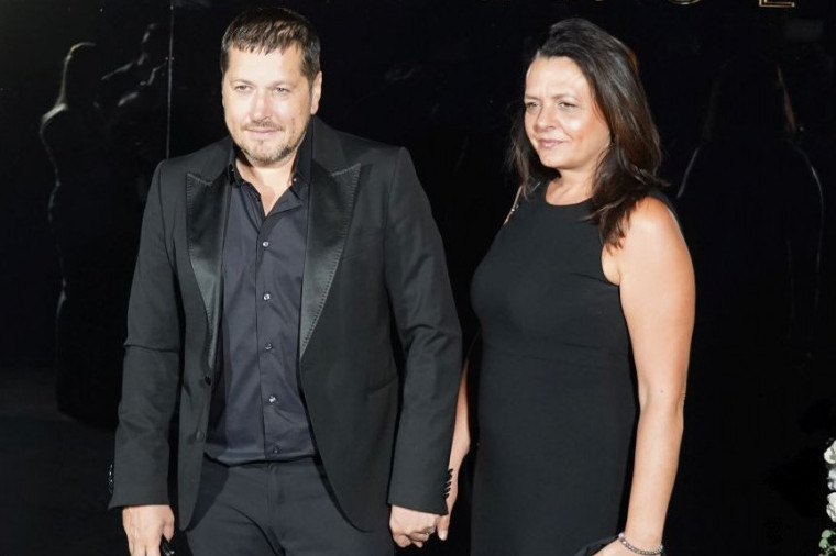 Aco Pejović ne krije radost zbog najstarije ćerke: Vreme je za unuče (FOTO) Aco Pejović ne krije radost zbog najstarije ćerke: Vreme je za unuče (FOTO)