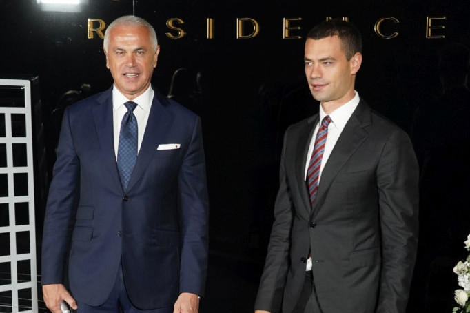 Da li vam je lepša od Anastasije? Ova prelepa Crnogorka je Kostadinu Terziću rodila dva sina (FOTO) Da li vam je lepša od Anastasije? Ova prelepa Crnogorka je Kostadinu Terziću rodila dva sina (FOTO)