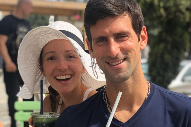 Novak Jeleni čestitao rođendan na jedinstven način: Strasno je grli i ljubi, nikad ga ovakvog nismo videli Novak Jeleni čestitao rođendan na jedinstven način: Strasno je grli i ljubi, nikad ga ovakvog nismo videli