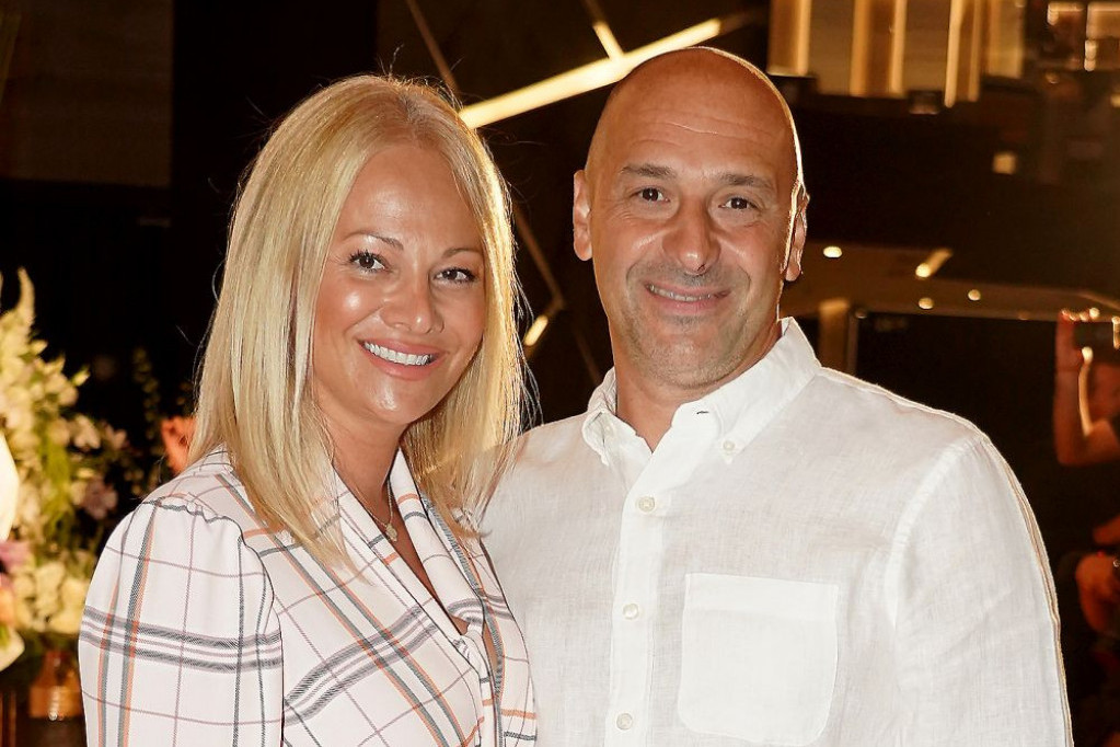 Jul je doneo mnogo radosti Šaulićima! Ilda presrećna zbog muža- Ljubavi, volim te najviše na svetu Jul je doneo mnogo radosti Šaulićima! Ilda presrećna zbog muža- Ljubavi, volim te najviše na svetu